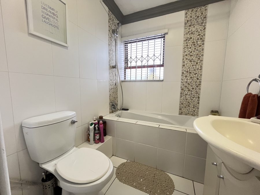 2 Bedroom Property for Sale in Parklands Western Cape